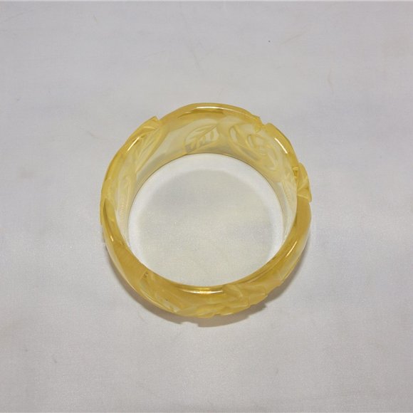 X-Wide Vintage Carved Christina DeFalco Resin Bangle - Picture 5 of 5